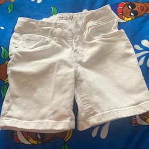 Studio V White Denim Shorts! 🩳🩴